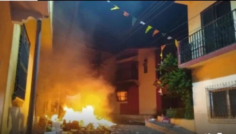 Queman Presidencia en Chiapas por miedo a Covid-19