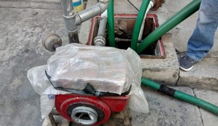 Crece en México el “aguachicoleo”, tomas clandestinas de agua