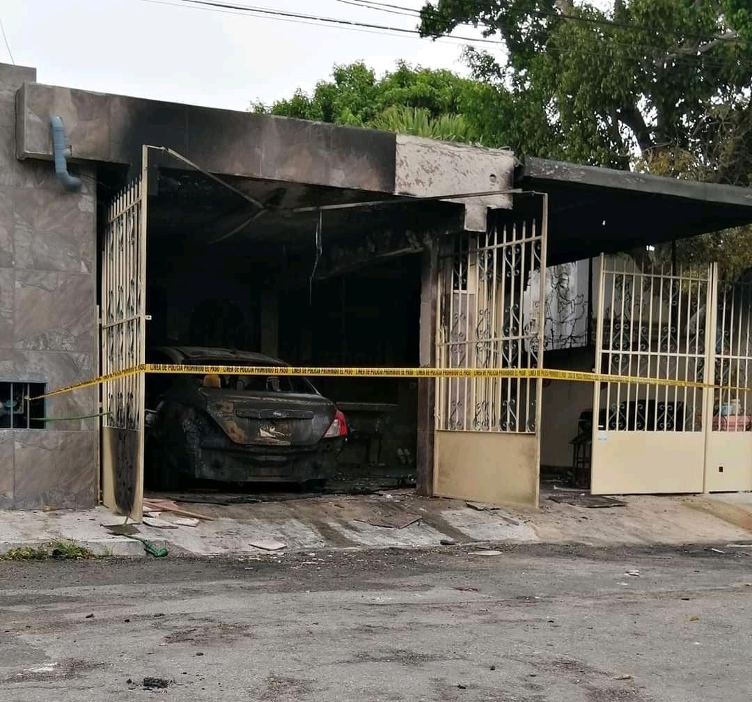 Incendian auto de enfermera en Mérida