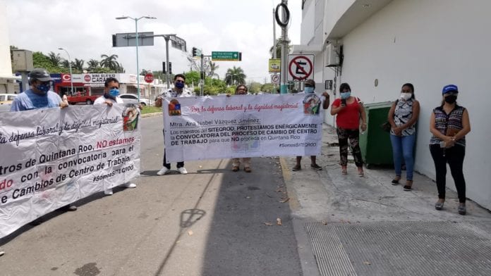 Maestros protestan en Chetumal.