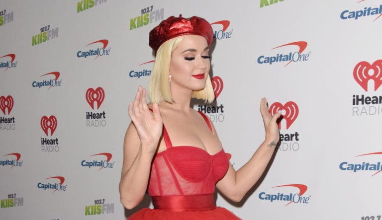 Katy Perry se suma a la ‘lucha’ contra el Covid-19 ¡vendiendo cubrebocas!