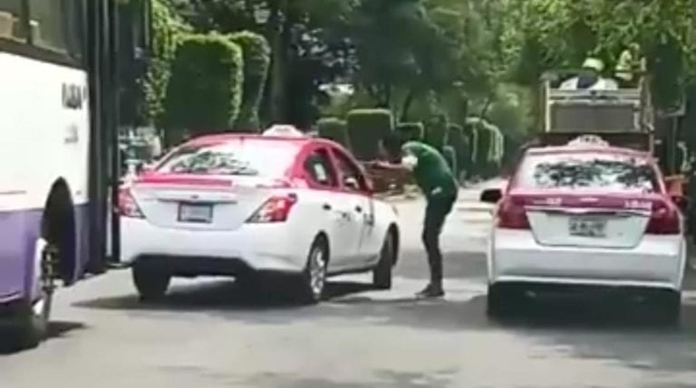 Video: Taxistas se agarran a golpes en la Cdmx