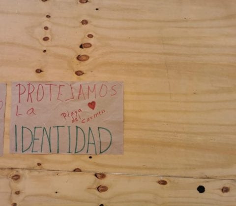 Activistas clausuran obra en parque Fundadores.