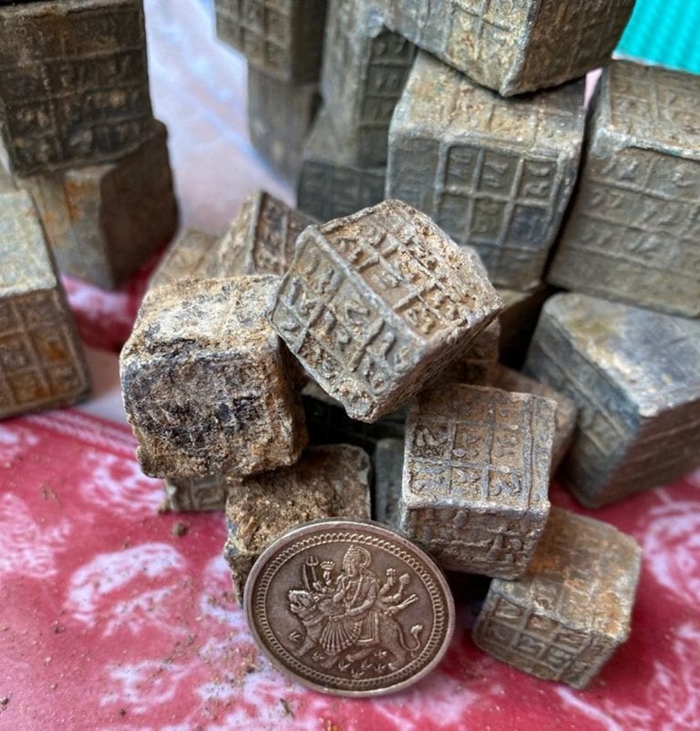 Galería: Descubren 60 cubos con misteriosas inscripciones del río Coventry