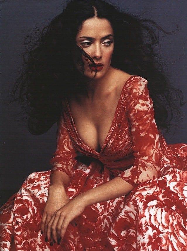 Salma Hayek, más rica que la reina de Inglaterra