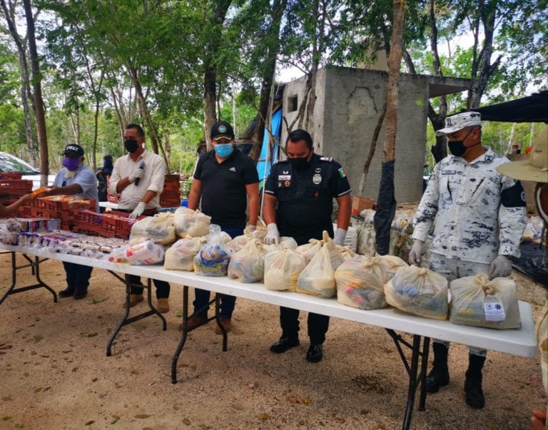 Entregan despensas en la comunidad Los Faisanes en Solidaridad