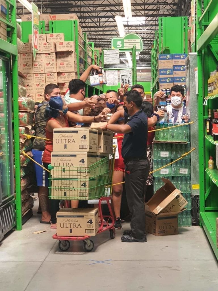 Se acaban en minutos las cervezas en Chetumal