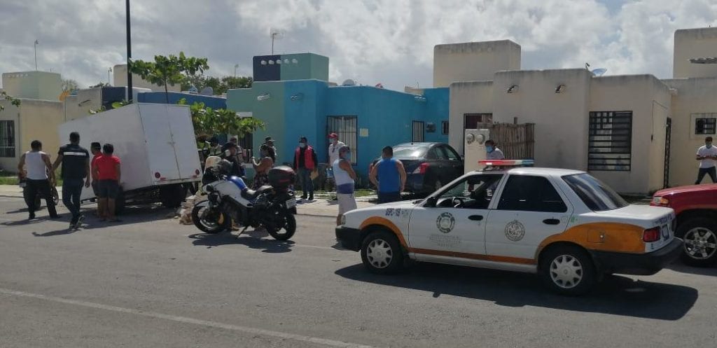 vecinos retuvieron vehí de Izzi