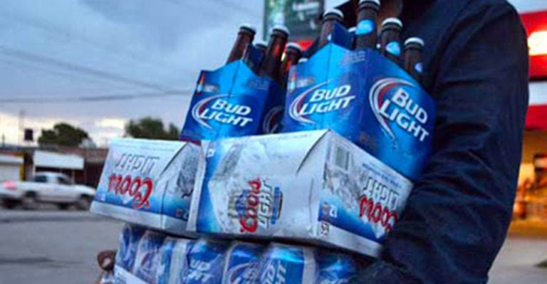 Compran cerveza en Cancún