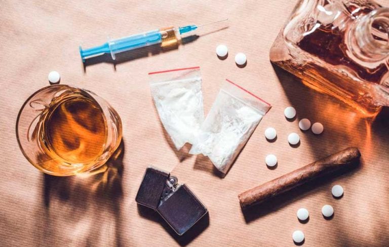 Ofrecen atención anónima para adicciones, por redes sociales, en Cancún