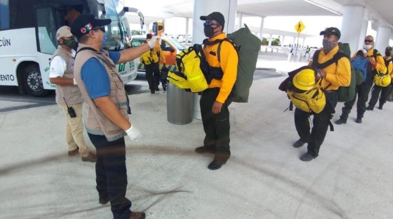 Combaten incendios en Quintana Roo