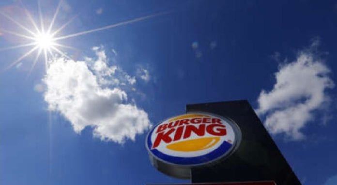 Burger King aprovecha video de dueño de un Tesla para hacer una campaña