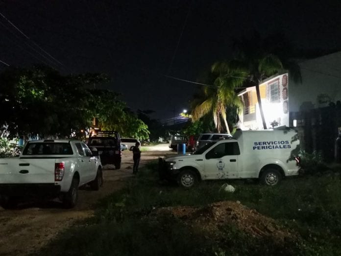 Un hombre de 34 años de edad, procedente de Yucatán, falleció esta madrugada, al caer del techo de una casa, en la colonia Ejido Norte.