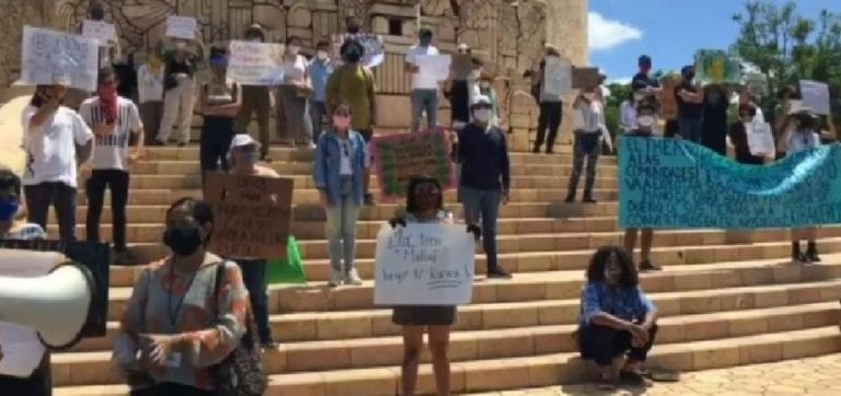 Manifestantes se pronuncian en contra del Tren Maya
