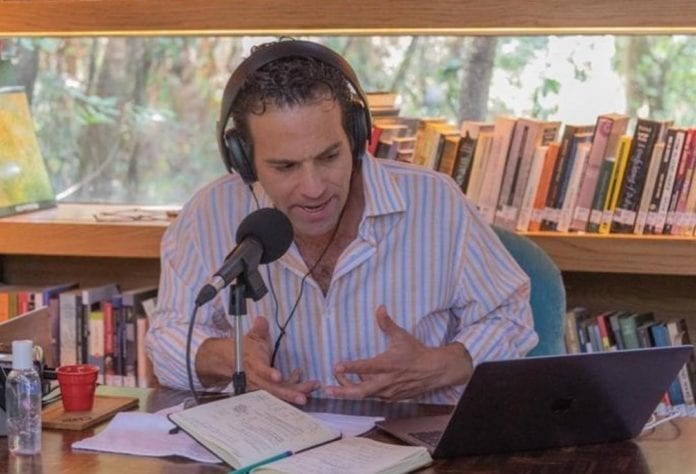 Denuncia Carlos Loret intimidación de parte del gobierno