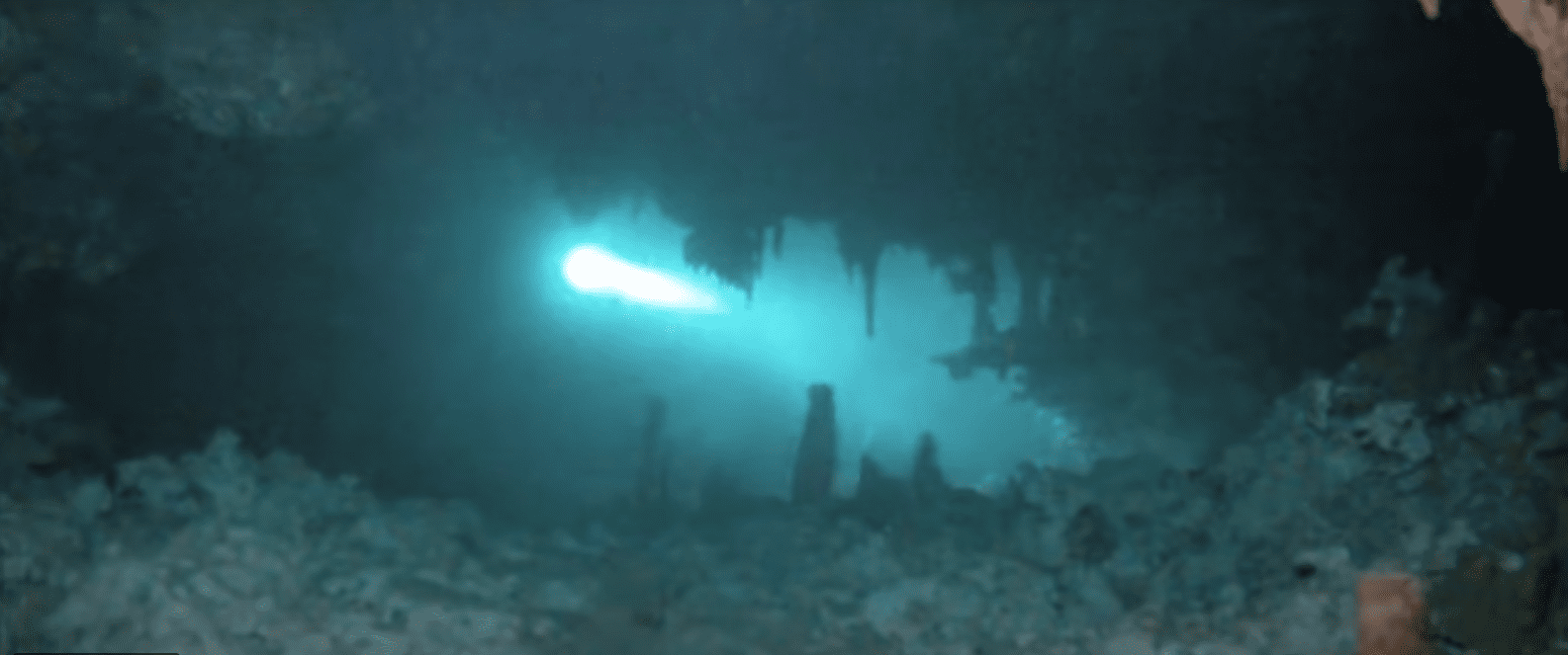 Video: Conoce por dentro el socavón formado en la carretera de Cancún