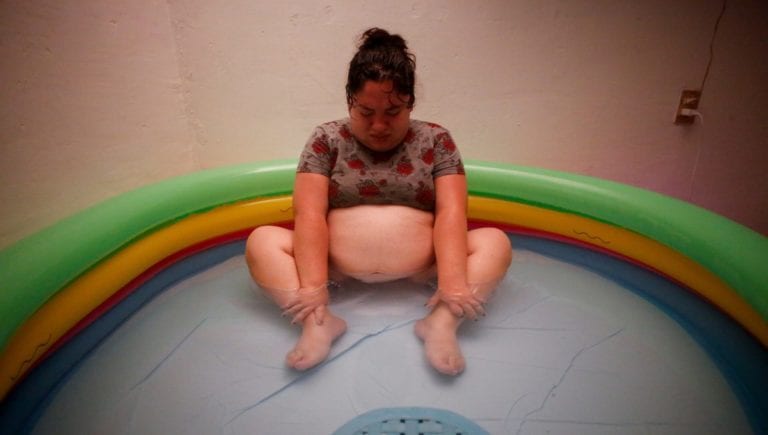 Mujer tiene parto en casa por temor a ir al hospital y contagiarse de Covid-19