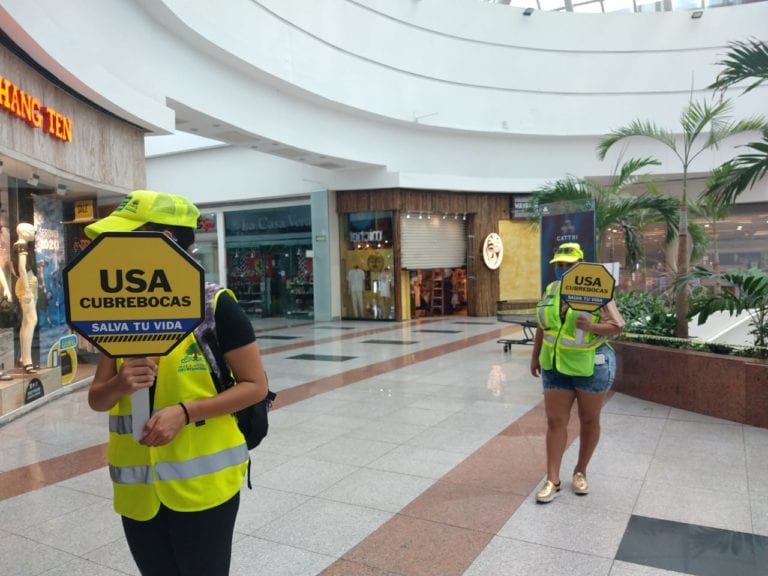 Reabren centros comerciales en Cancún con estrictos códigos de salubridad