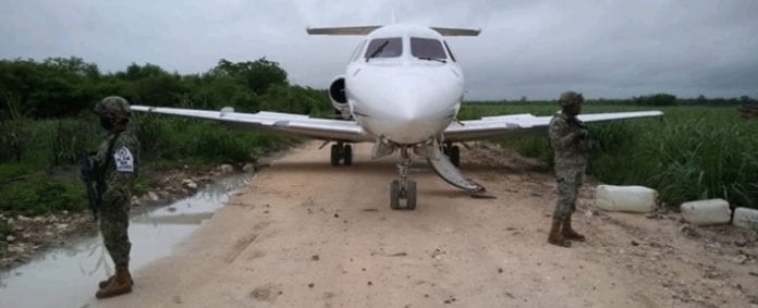 Una aeronave aterrizó de manera clandestina en la ribera del río Hondo, lugar en el que fue descargada y abandonada, ayer