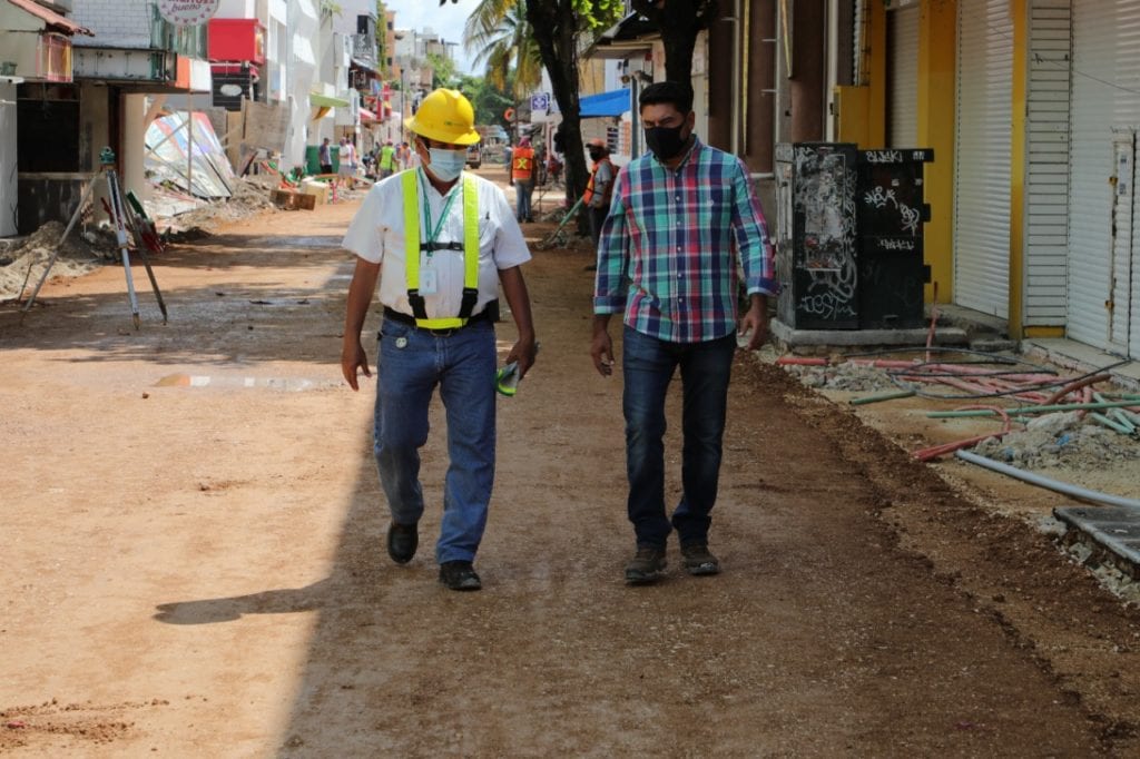 Laura Beristain, reiteró la invitación a los establecimientos que no cuentan con conexión a la red de drenaje aprovechen esta oportunidad para hacerlo durante esta primera etapa de la obra para garantizar un destino turístico y amigable con el medio ambiente.