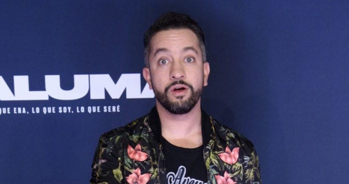 Critican a Conapred por invitar a foro a Chumel Torres