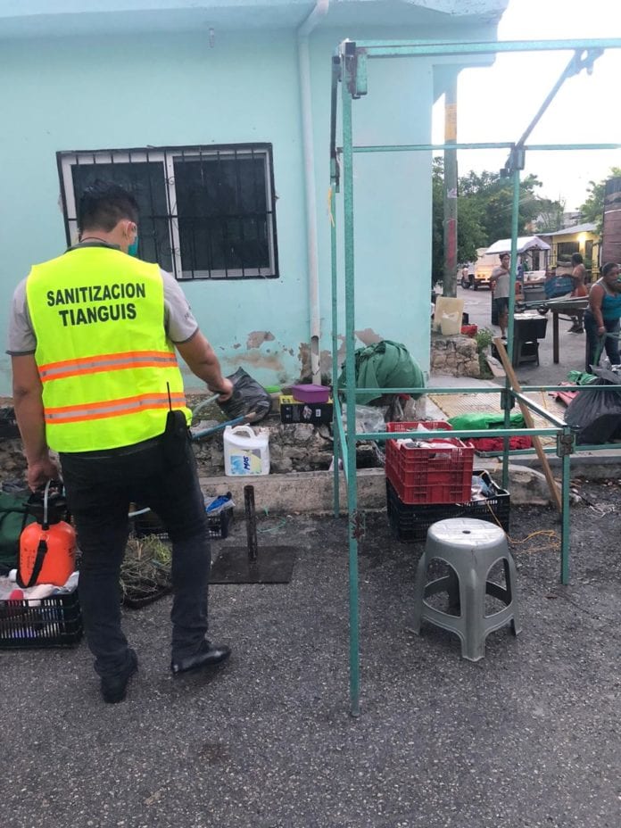 Denuncian que tianguistas violan reglas sanitarias acordadas