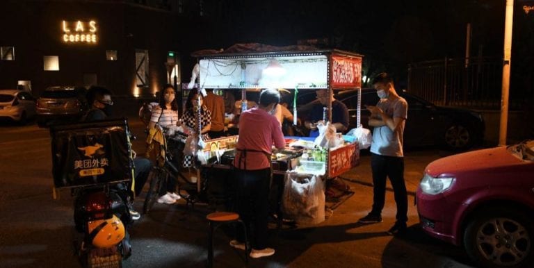 ¡China reporta su máximo número de contagios de Covid-19 desde abril!