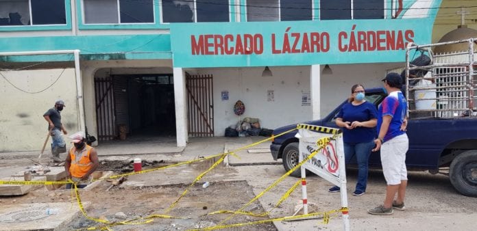 Una de las obras en cuestión, es el incumplimiento en la obra de drenaje sanitario del mercado Lázaro Cárdenas, que asciende a casi 4 millones de pesos, la cual no se ha completado ni entregado formalmente aunque ya se pagó en su totalidad a la empresa proveedora.