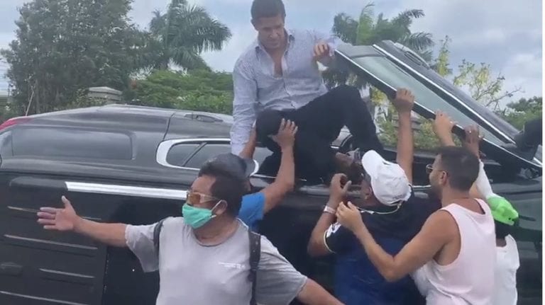 Vuelca “Lito” Joaquín en camioneta en Cozumel