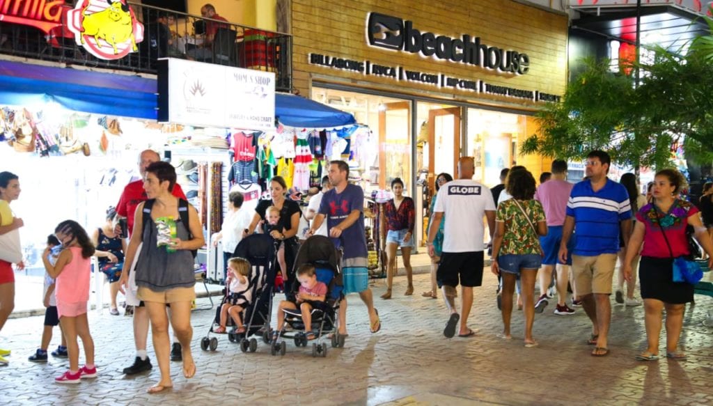 Amanda Degyves Carral, secretaria de Desarrollo Económico, Turístico y Atracción de Inversiones, recordó que la apertura de las actividades económicas será paulatina, escalonada y siguiendo el semáforo epidemiológico.