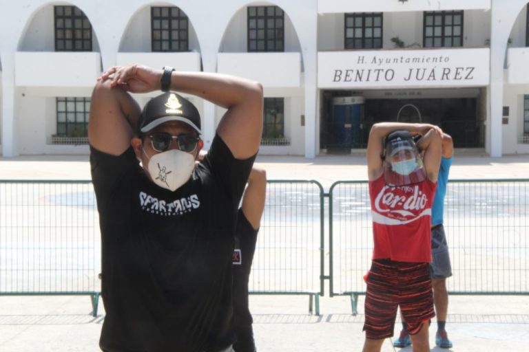 Con entrenamiento masivo, ‘crossfiteros’ se manifiestan en Plaza la Reforma Cancún
