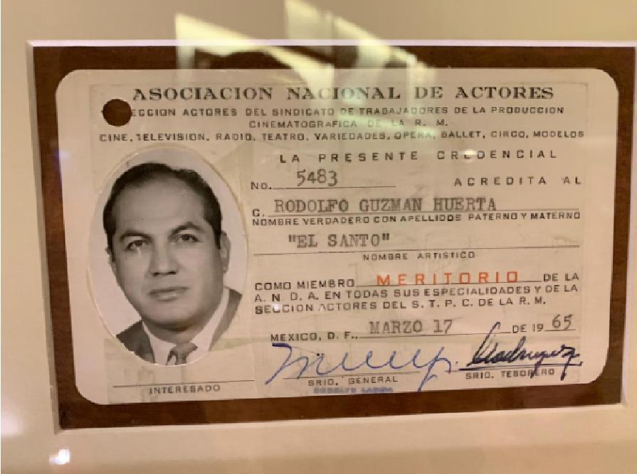 Conoce el verdadero rostro del hombre que encarnó a "El Santo"