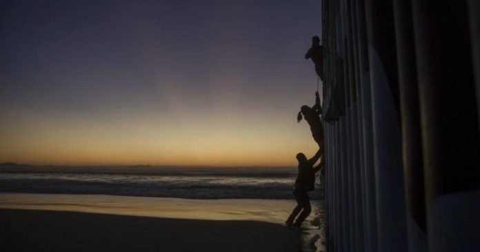 Los restos de una mexicana fueron hallados en la frontera con EU. Foto: Omar Martínez Cuartoscuro