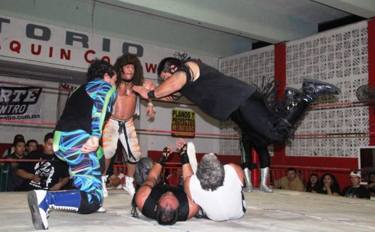 Regresa lucha libre a Cancún pero a puerta cerrada