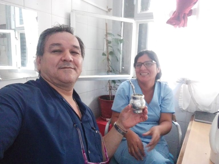 Demandan a hospital por homicidio en caso de enfermero que murió de Covid