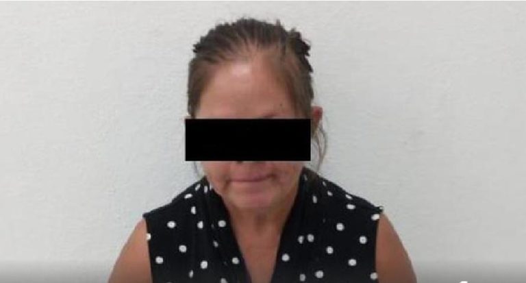 Mujer intenta llevarse a una niña ¡ofreciéndole dulces!