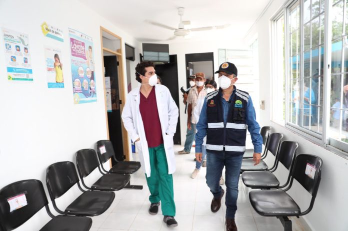 Supervisa Carlos Joaquín construcción del hospital temporal Covid en Chetumal