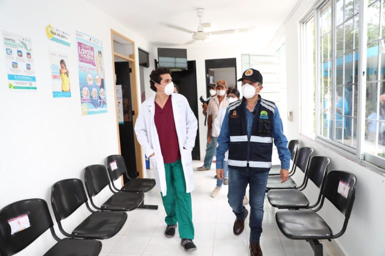 Supervisa Carlos Joaquín construcción del hospital temporal Covid en Chetumal