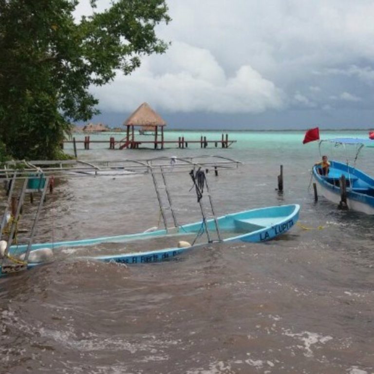 ¡Laguna de Bacalar pierde sus 7 tonalidades de azul y se vuelve café!