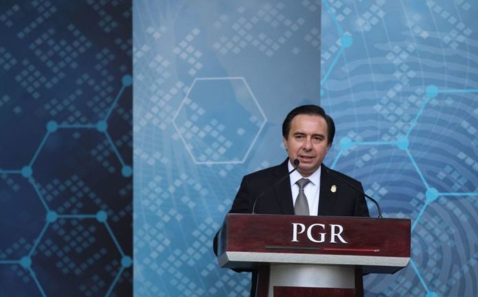 Divulgan video de interrogatorio ilegal ex funcionario del caso Ayotzinapa