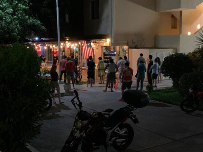 Jóvenes acuden a salvar a un negocio de la quiebra en Mérida