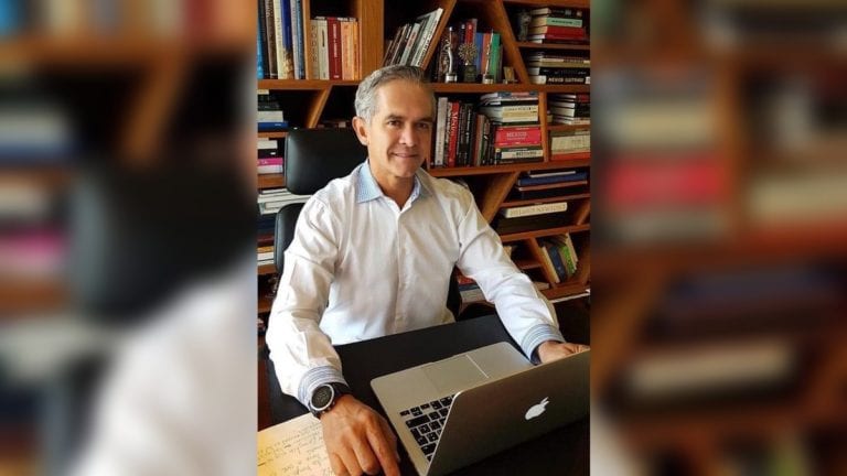 Filtran “pack” de Mancera en calzones haciendo Zoom