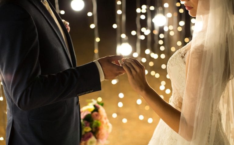 Boda masiva termina con invitados contagiados de Covid-19 y el novio muerto