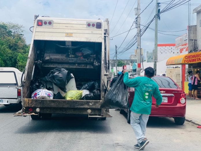 Siresol supervisa la limpieza de las calles de Cancún