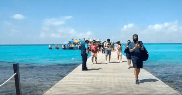 Video: Así recibieron a los primeros turistas a Parque “El Garrafón” en Isla Mujeres