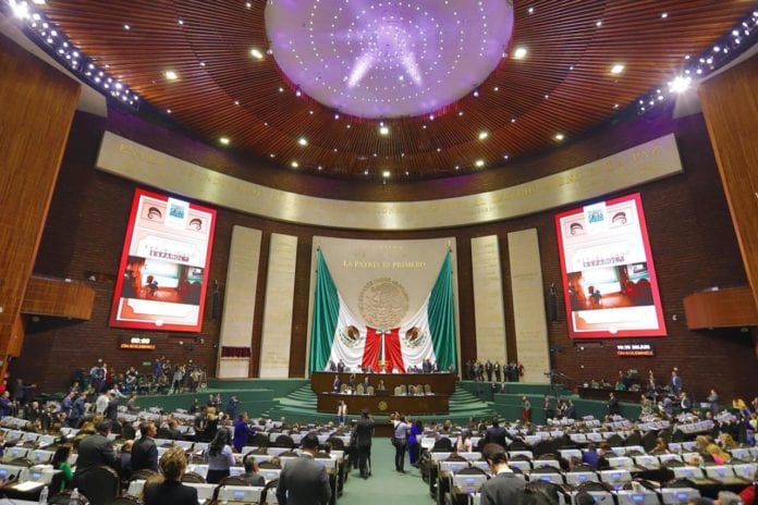En defensa de la pluralidad y la legalidad, el Grupo Parlamentario del PRD ha tomado la decisión de apoyar al Grupo Parlamentario del PRI para presidir la Mesa Directiva de la Cámara de Diputados.