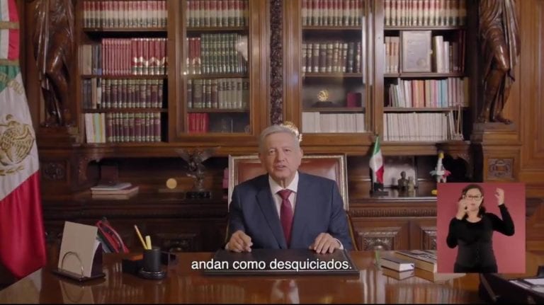 AMLO critica en uno de sus spots a conservadores y sus voceros
