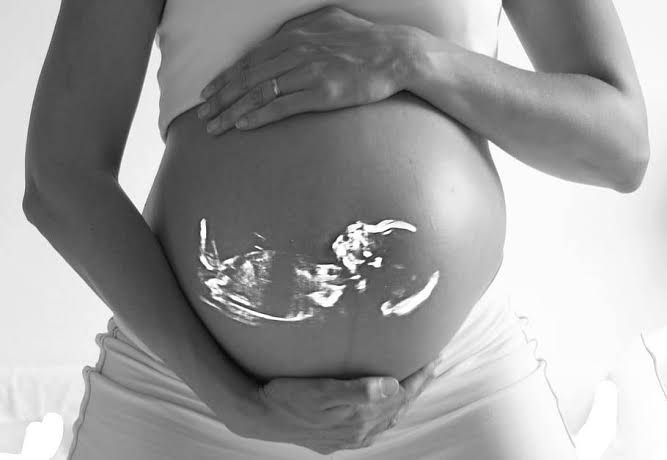 Mujer embarazada muere por Covid-19 tras Baby Shower sorpresa