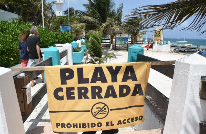 Playa del Puerto Morelos está cerrada
