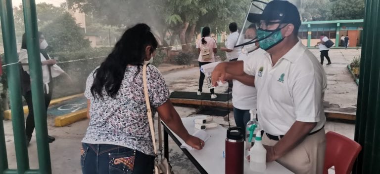 Presentan examen de admisión a bachillerato bajo protocolos de prevención ante Covid-19